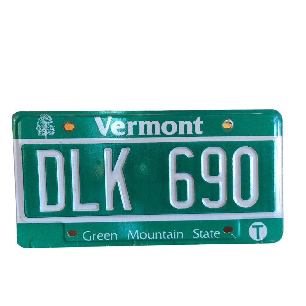 Vermont Green Mountain Truck License Plate Tag DLK 690 T No Stickers Maple Tree